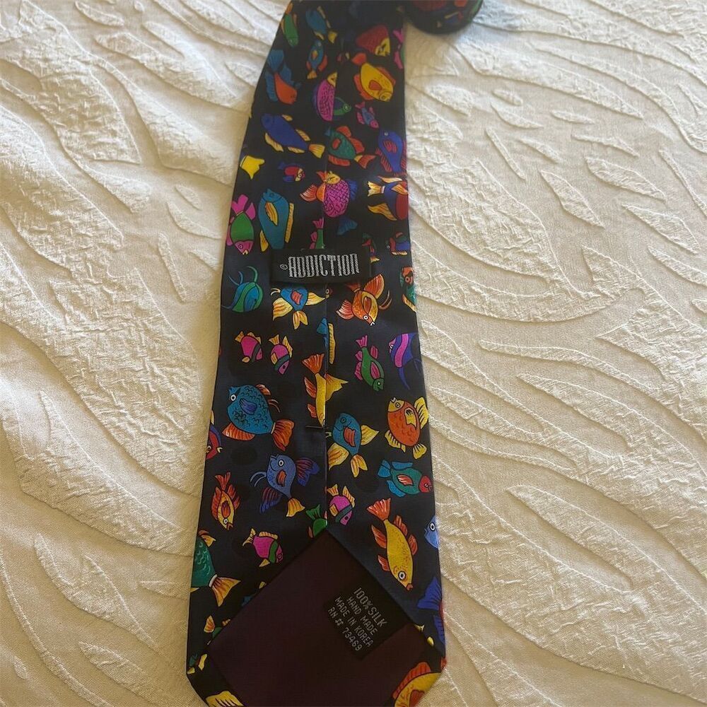 Addiction Silk Men's Tie Black Tropical Fish Aquarium Ocean Animal Print - Picture 3 of 4